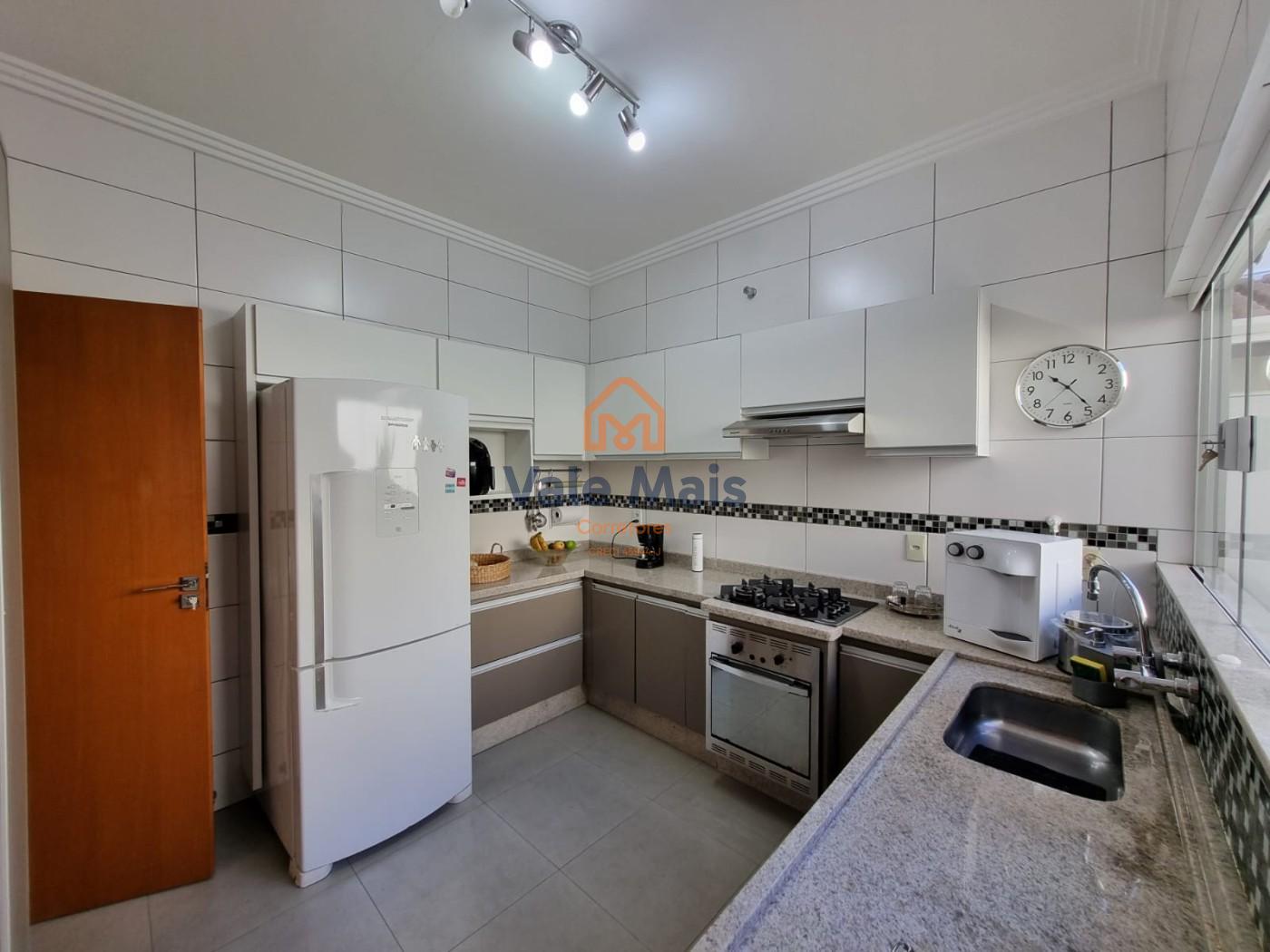 Casa à venda com 3 quartos, 197m² - Foto 15