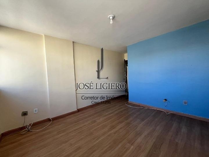 Apartamento à venda com 2 quartos, 70m² - Foto 3