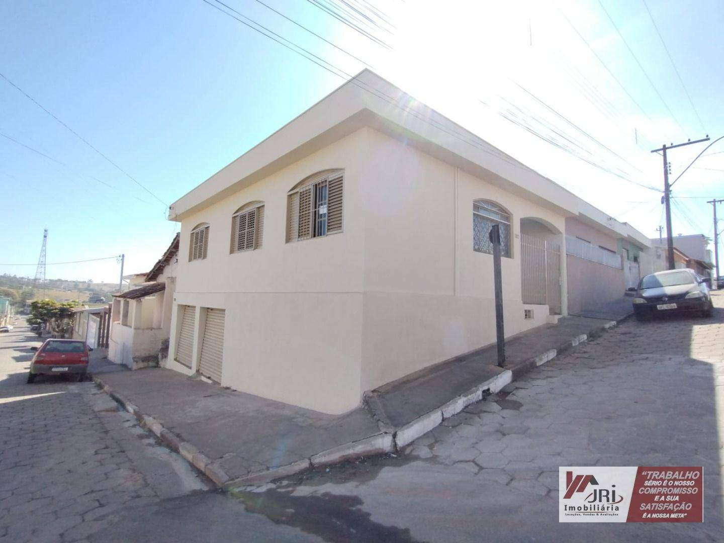 Casa à venda e aluguel com 3 quartos, 100m² - Foto 1