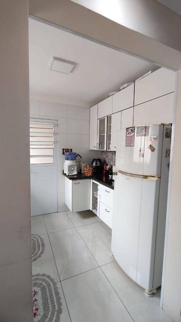 Casa à venda com 2 quartos, 136m² - Foto 3