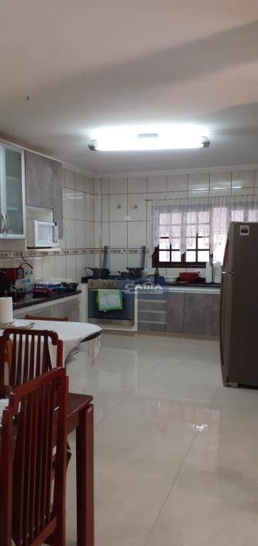 Sobrado à venda com 4 quartos, 300m² - Foto 3