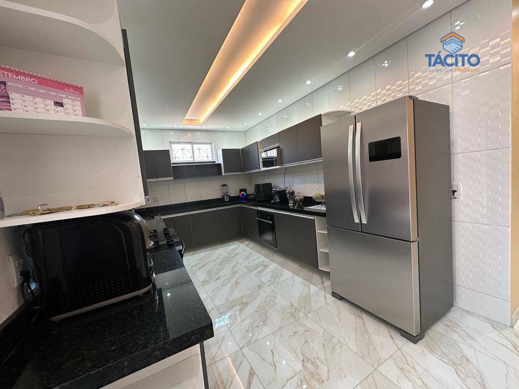 Casa à venda com 4 quartos, 280m² - Foto 16