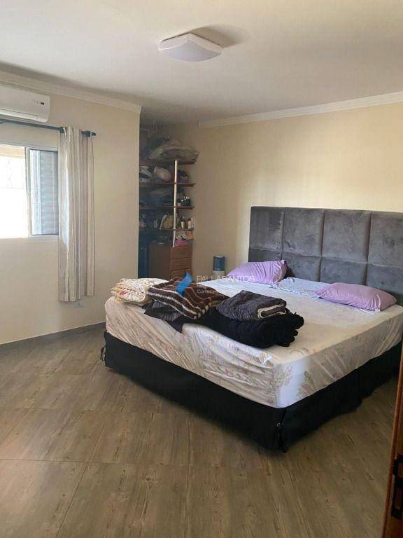 Casa à venda com 3 quartos, 271m² - Foto 9