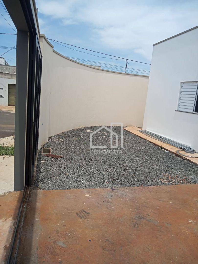 Casa à venda com 2 quartos, 75m² - Foto 2