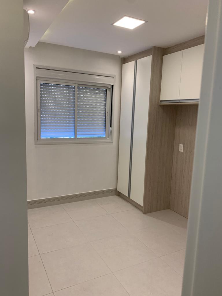 Apartamento à venda com 2 quartos, 70m² - Foto 4