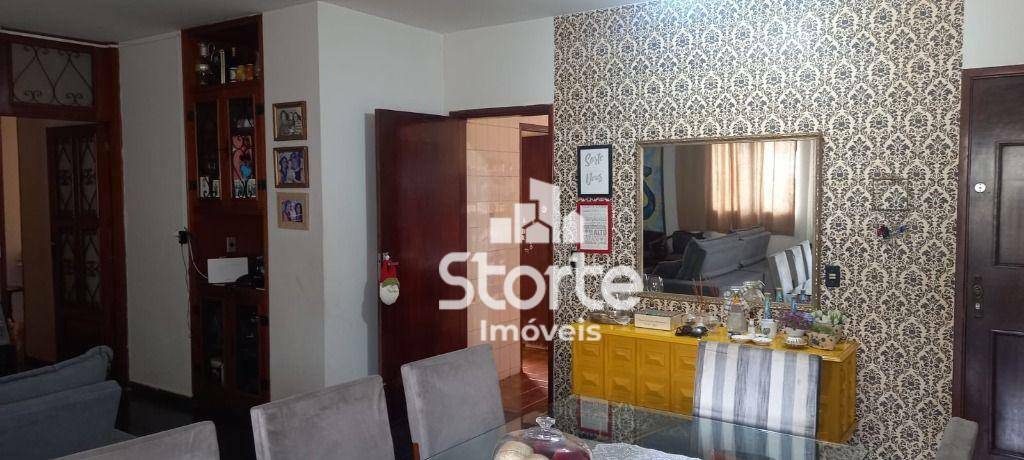 Apartamento à venda com 3 quartos, 142m² - Foto 3