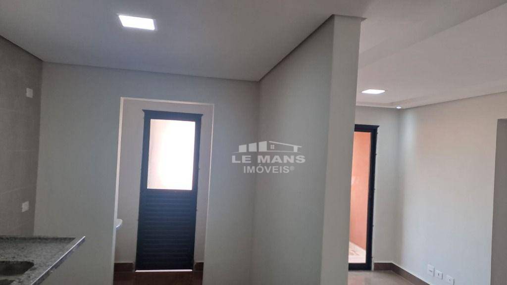 Apartamento à venda com 2 quartos, 65m² - Foto 2