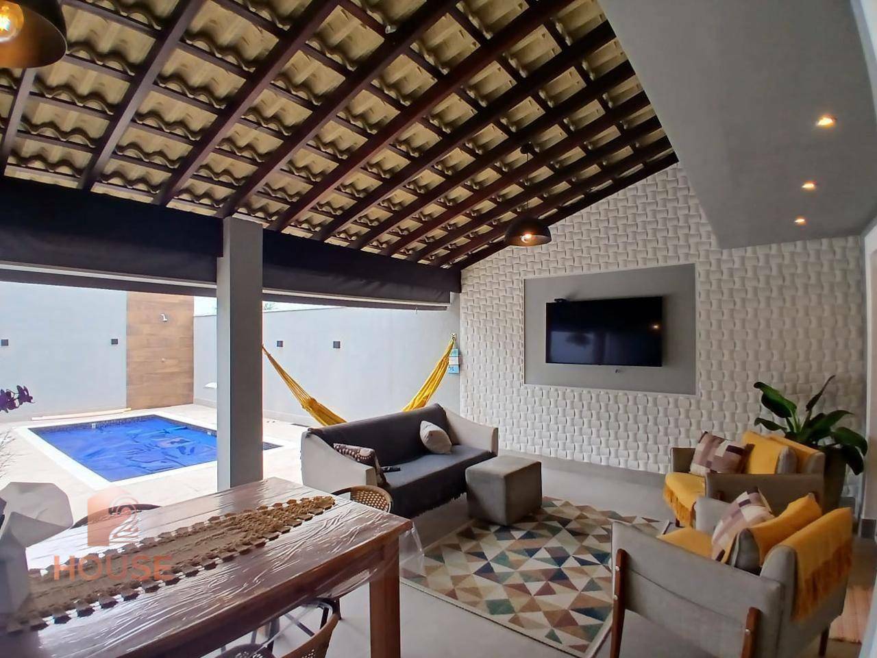 Casa de Condomínio à venda com 4 quartos, 220m² - Foto 1