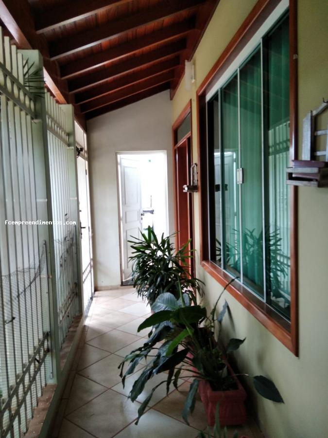 Casa à venda com 3 quartos, 360m² - Foto 14