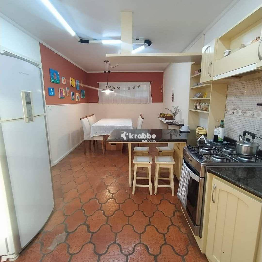 Casa à venda com 3 quartos, 250m² - Foto 6