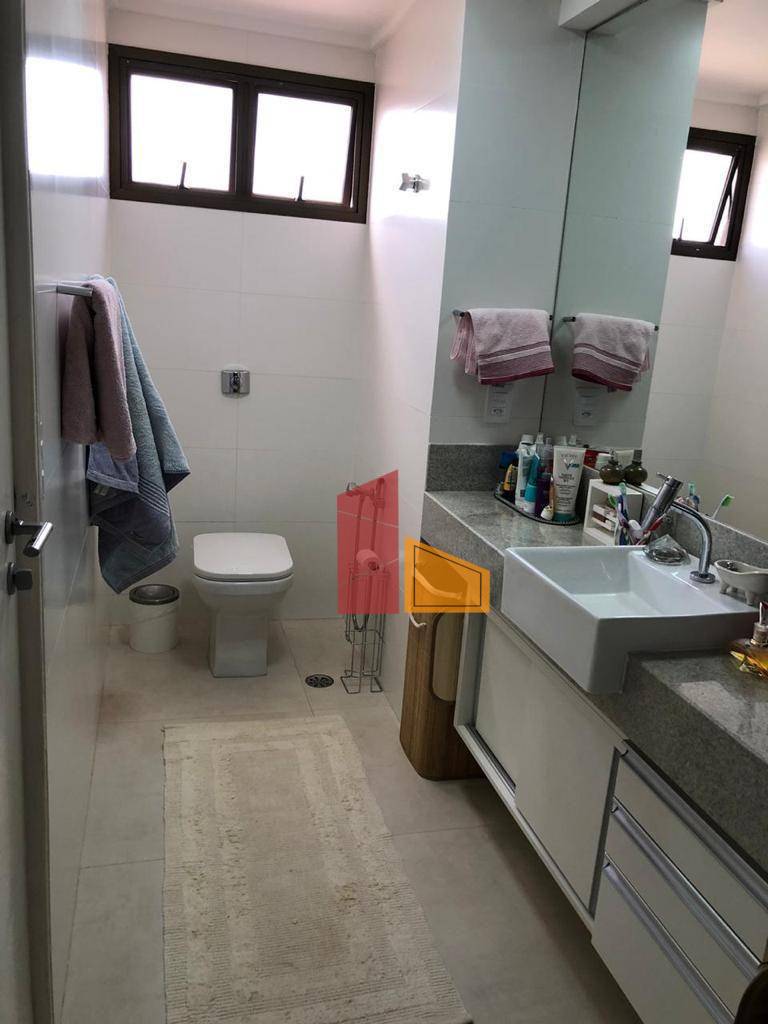 Apartamento à venda com 4 quartos, 211m² - Foto 5