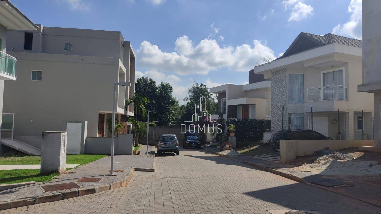 Casa à venda com 4 quartos, 250m² - Foto 3