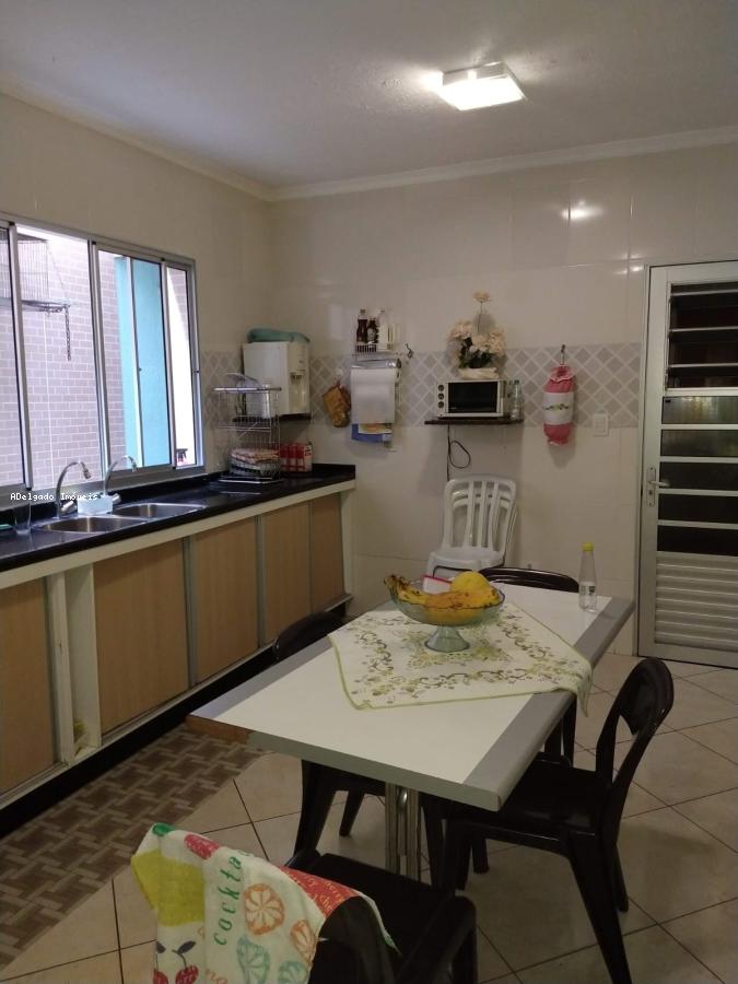 Sobrado à venda com 3 quartos, 200m² - Foto 11