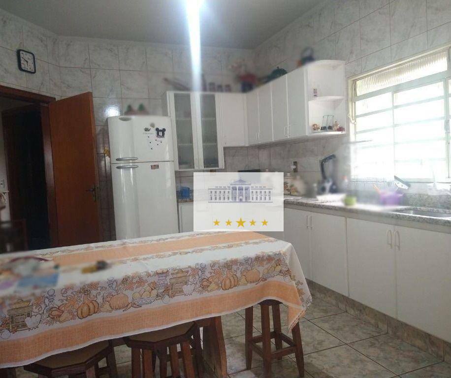 Casa à venda com 2 quartos, 158m² - Foto 1