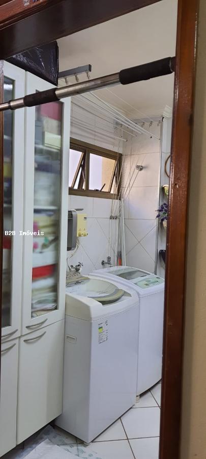 Apartamento à venda com 3 quartos, 140m² - Foto 11