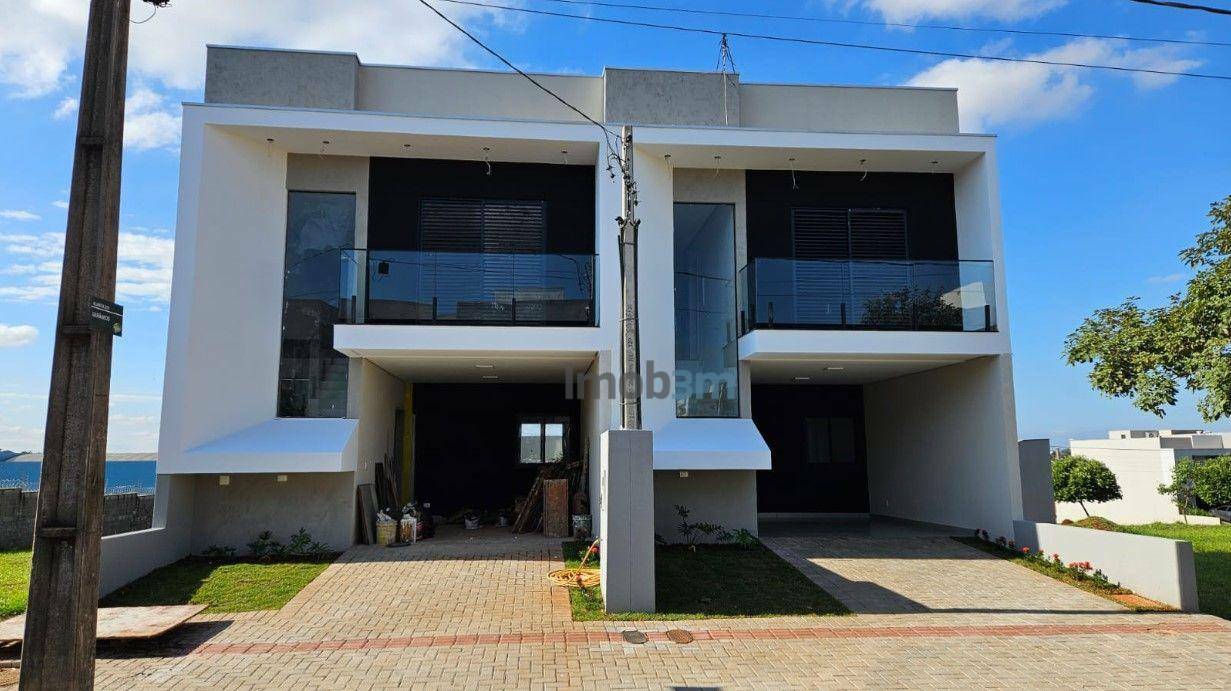 Sobrado à venda com 3 quartos, 129m² - Foto 1