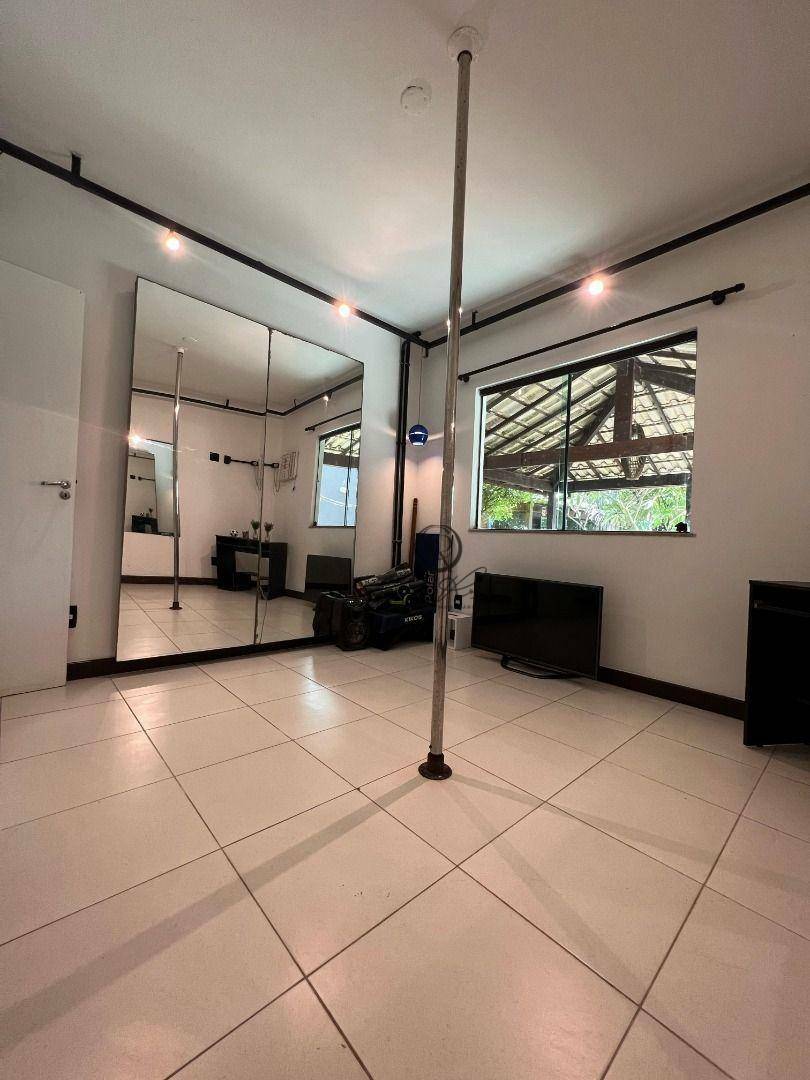 Casa para alugar com 4 quartos, 289m² - Foto 24