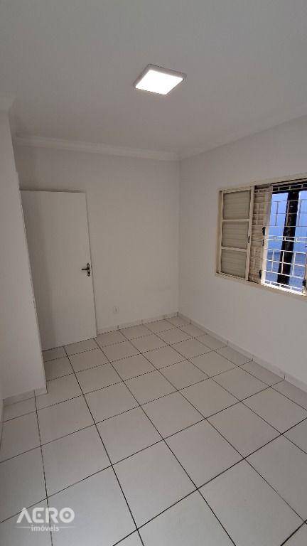 Casa à venda com 3 quartos, 193m² - Foto 4