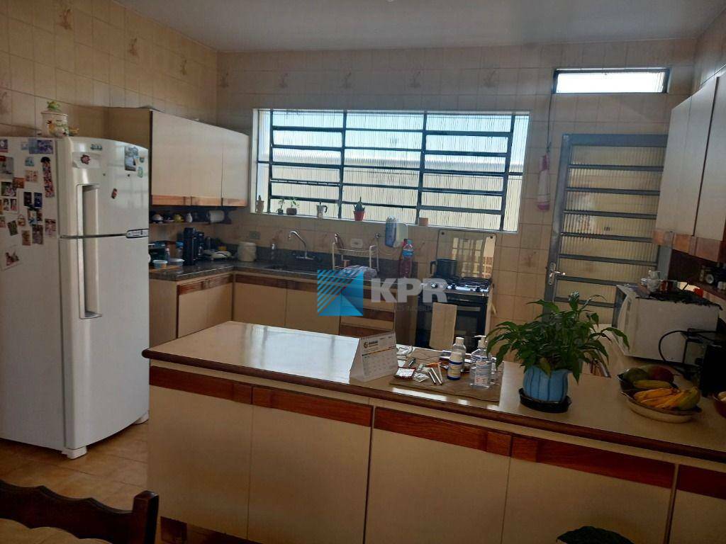 Casa à venda com 3 quartos, 246m² - Foto 17