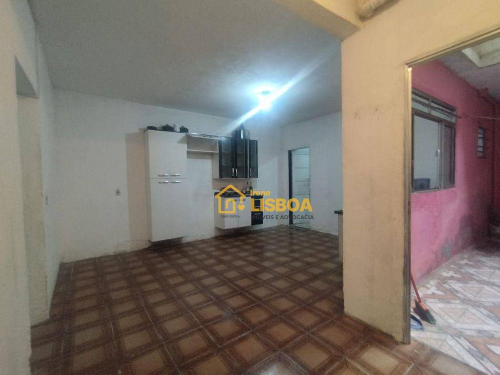 Casa para alugar com 2 quartos, 40m² - Foto 15