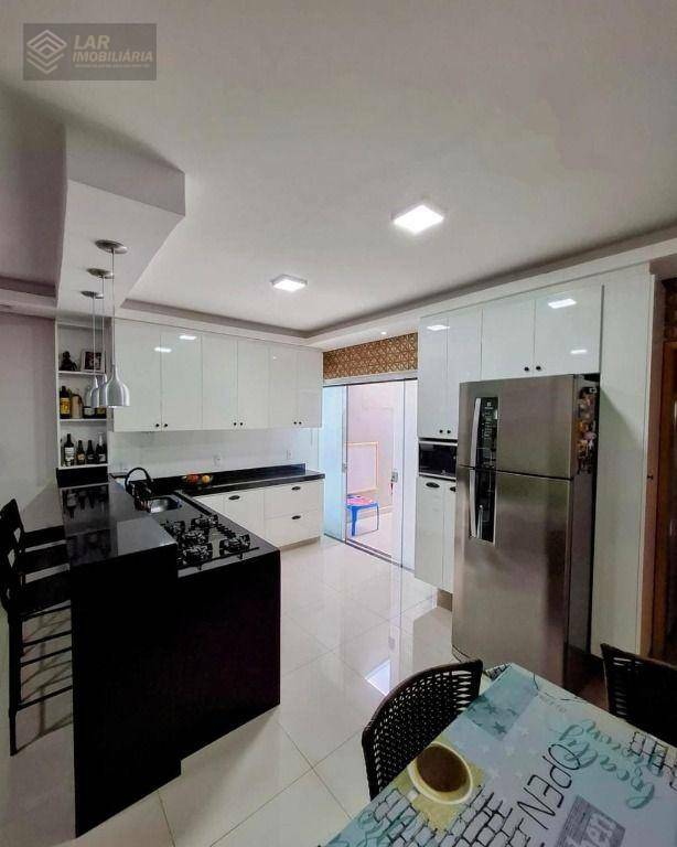 Casa à venda com 2 quartos, 110m² - Foto 14