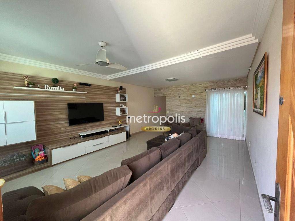 Sobrado à venda com 3 quartos, 239m² - Foto 1