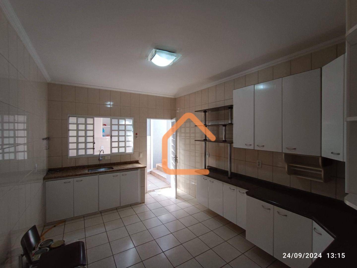 Casa à venda com 3 quartos, 123m² - Foto 5