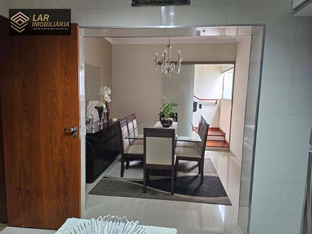 Casa para alugar com 3 quartos, 170m² - Foto 31