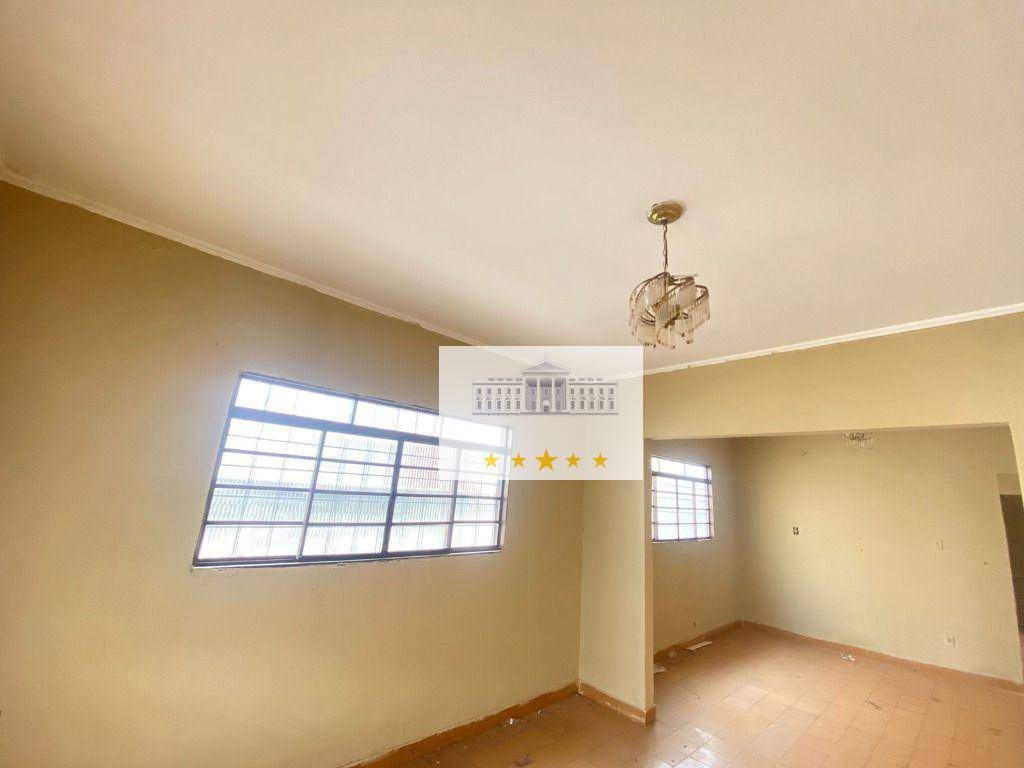 Casa à venda com 3 quartos, 180m² - Foto 2