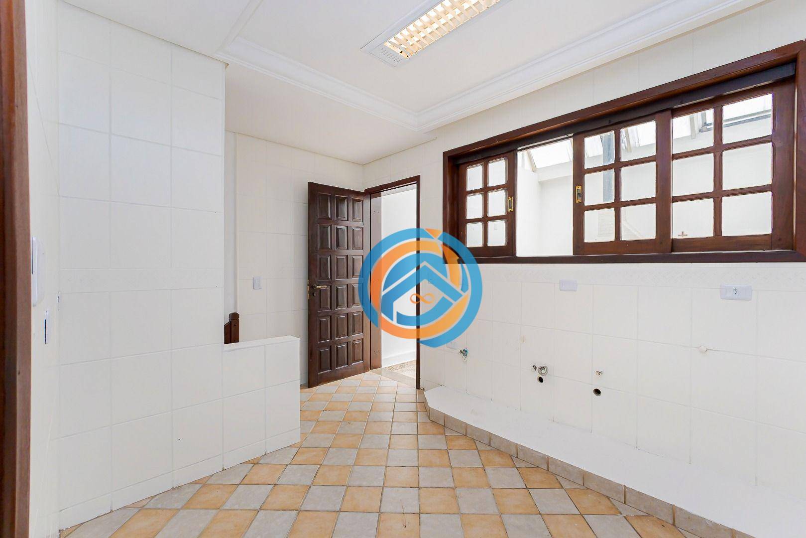 Casa à venda com 6 quartos, 380m² - Foto 32