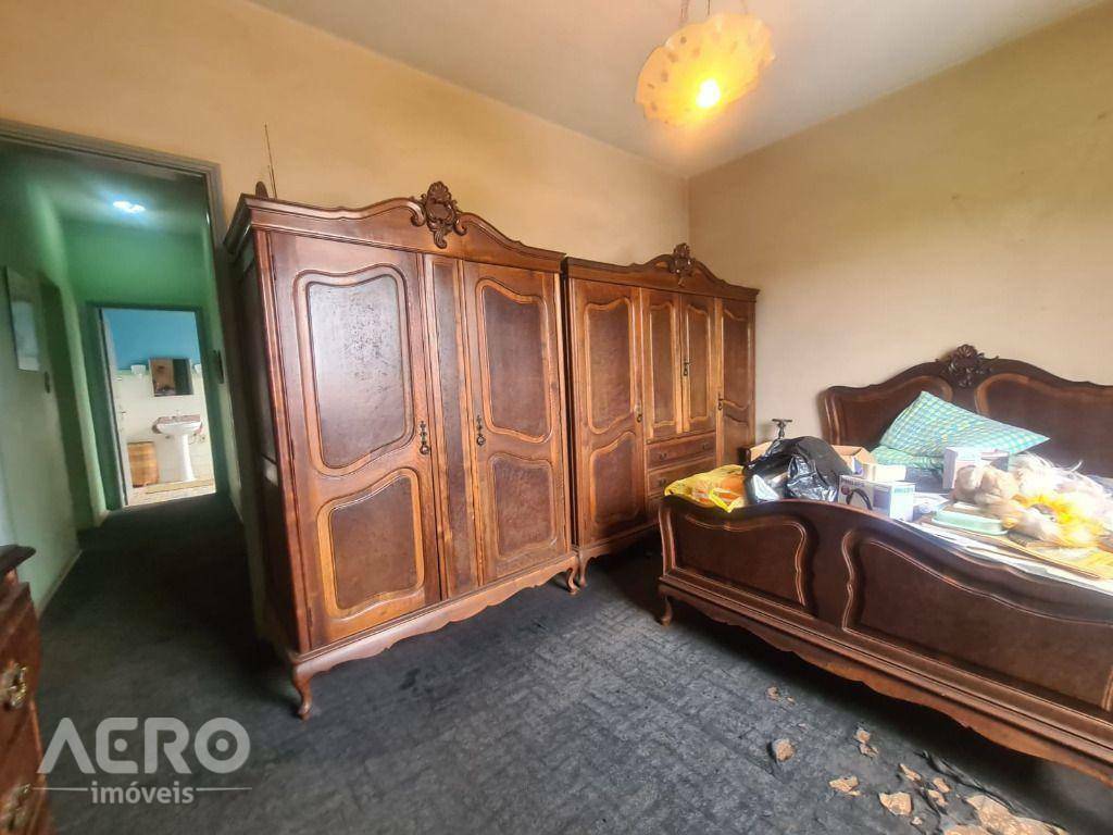 Casa à venda com 3 quartos, 353m² - Foto 4