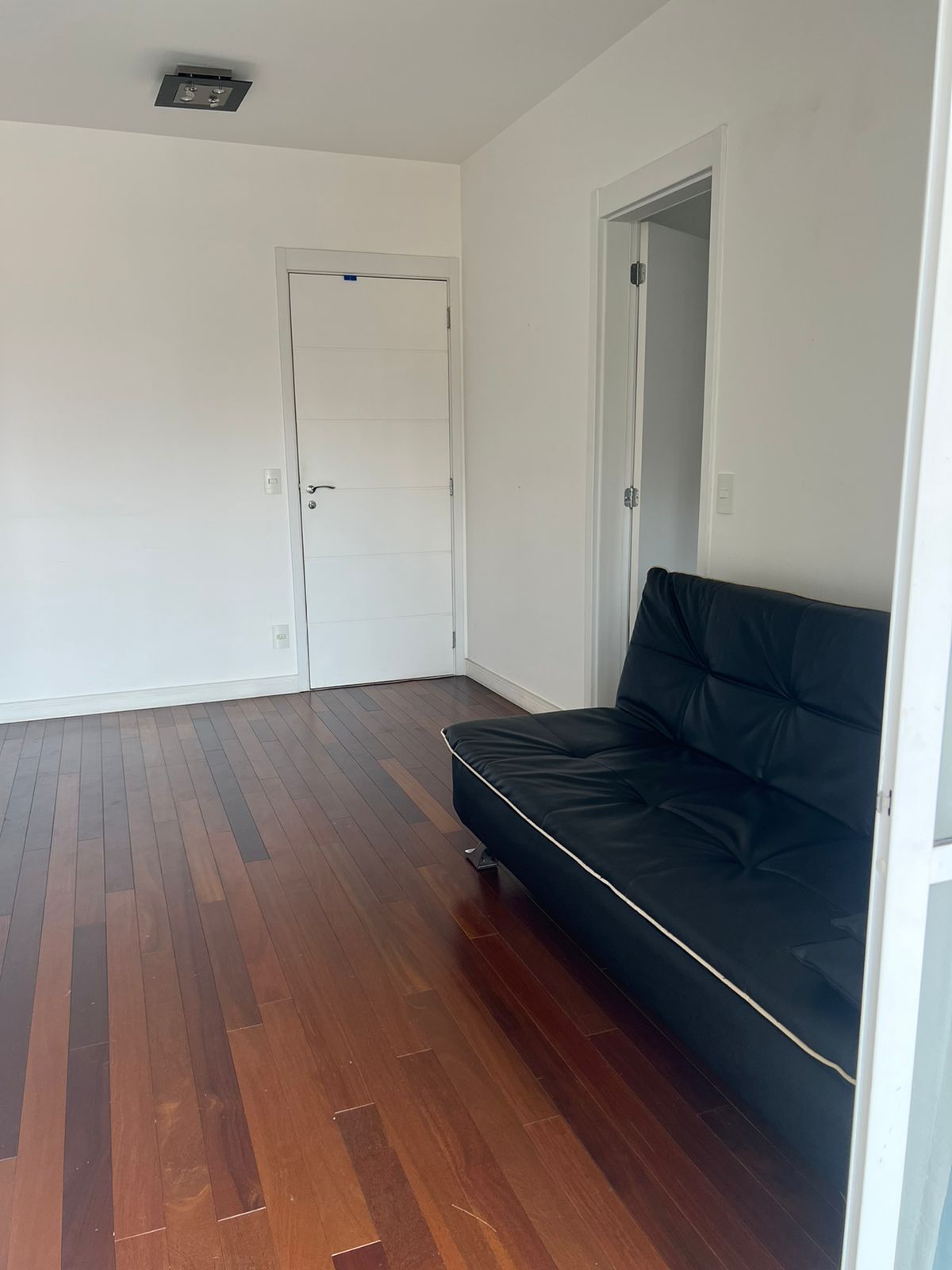 Apartamento à venda com 1 quarto, 50m² - Foto 2