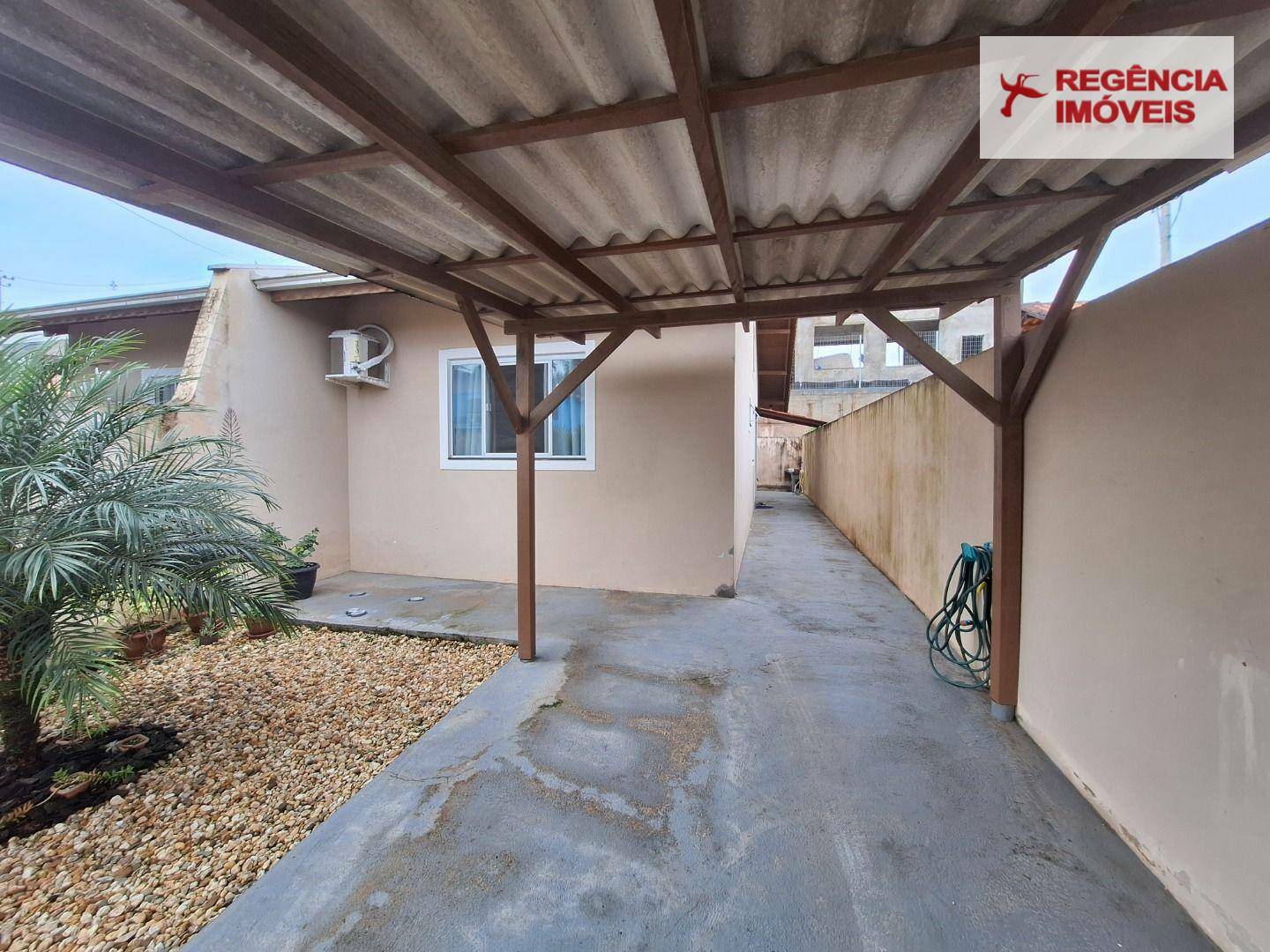 Casa à venda com 2 quartos, 77m² - Foto 1