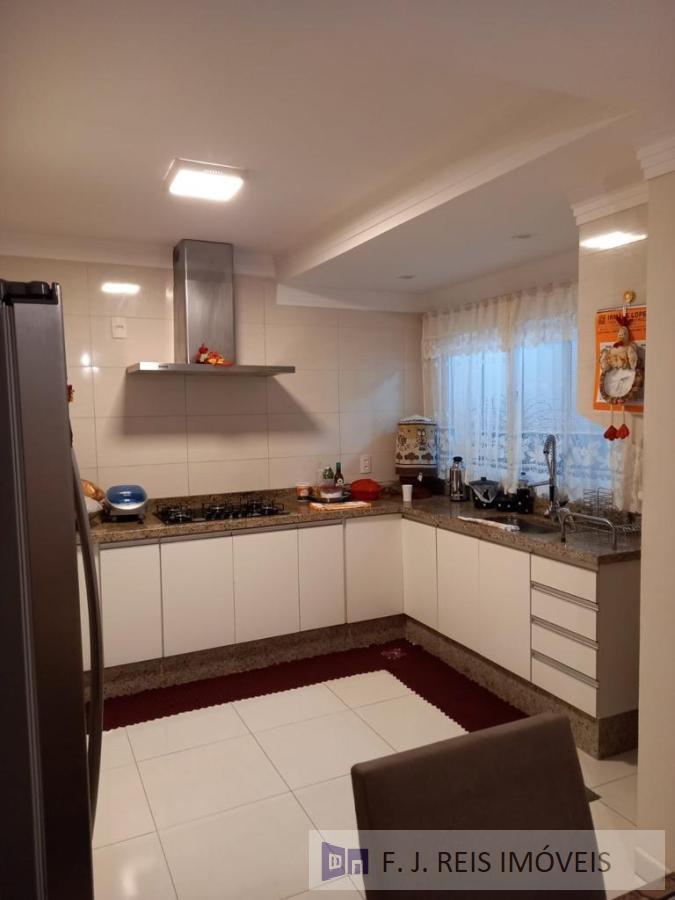 Casa de Condomínio à venda com 3 quartos, 120m² - Foto 4