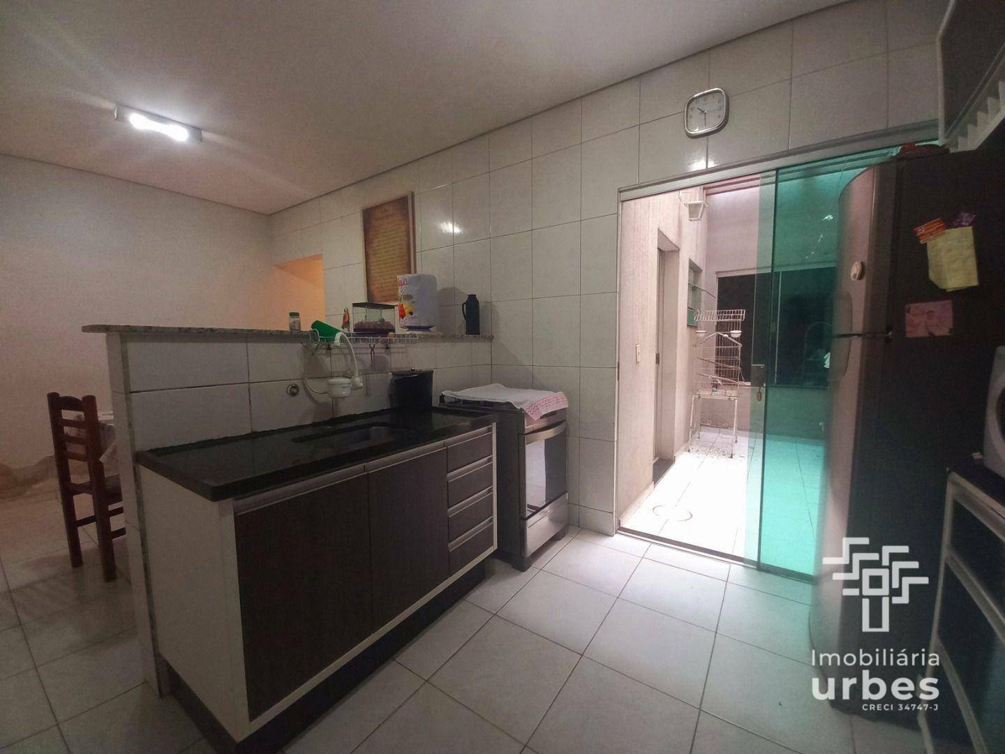 Casa à venda com 4 quartos, 215m² - Foto 14