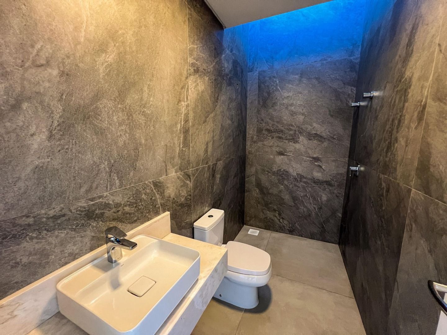 Casa de Condomínio à venda com 4 quartos, 244m² - Foto 17