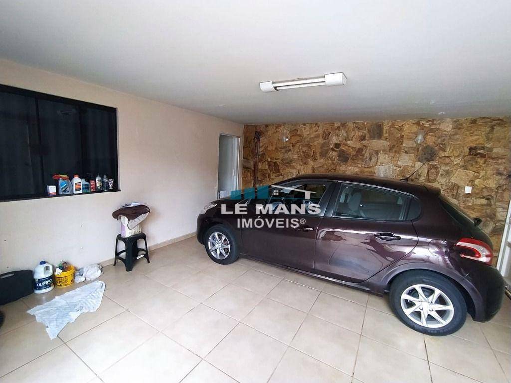 Casa à venda com 3 quartos, 157m² - Foto 4