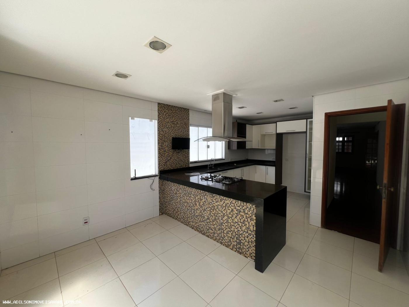 Casa, 3 quartos, 244 m² - Foto 3