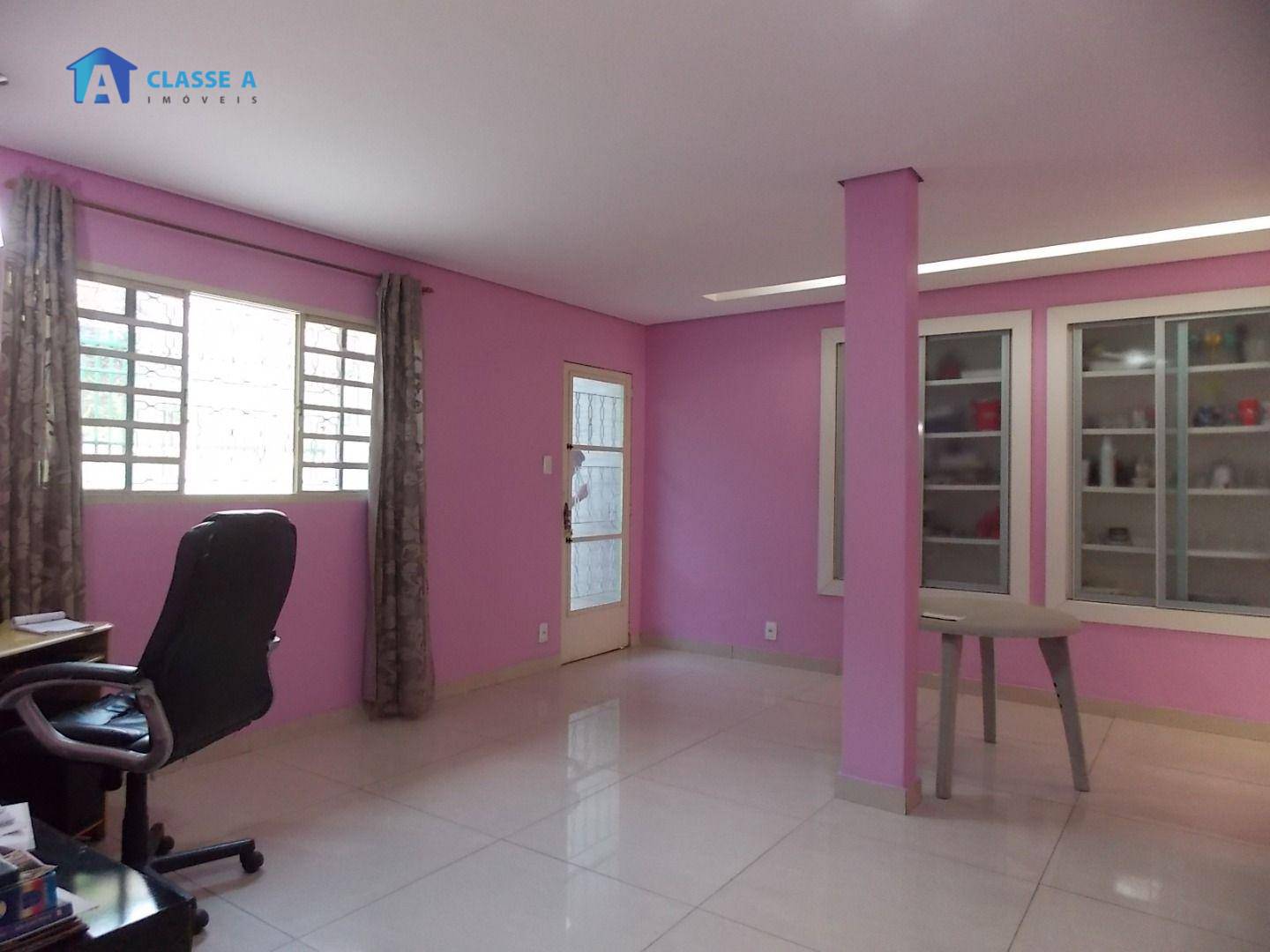 Casa à venda com 2 quartos, 115m² - Foto 1