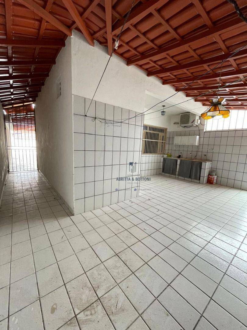 Casa à venda com 3 quartos, 210m² - Foto 10