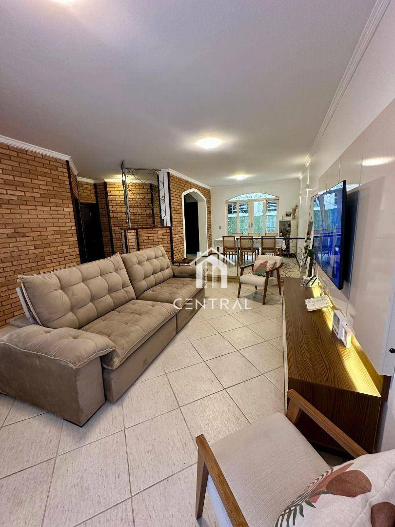 Casa à venda com 3 quartos, 219m² - Foto 5