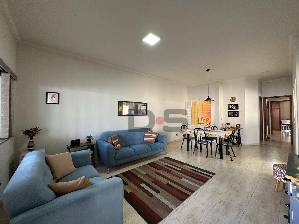 Casa, 3 quartos, 205 m² - Foto 1