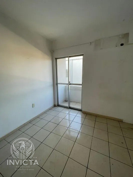 Apartamento à venda com 2 quartos, 70m² - Foto 3