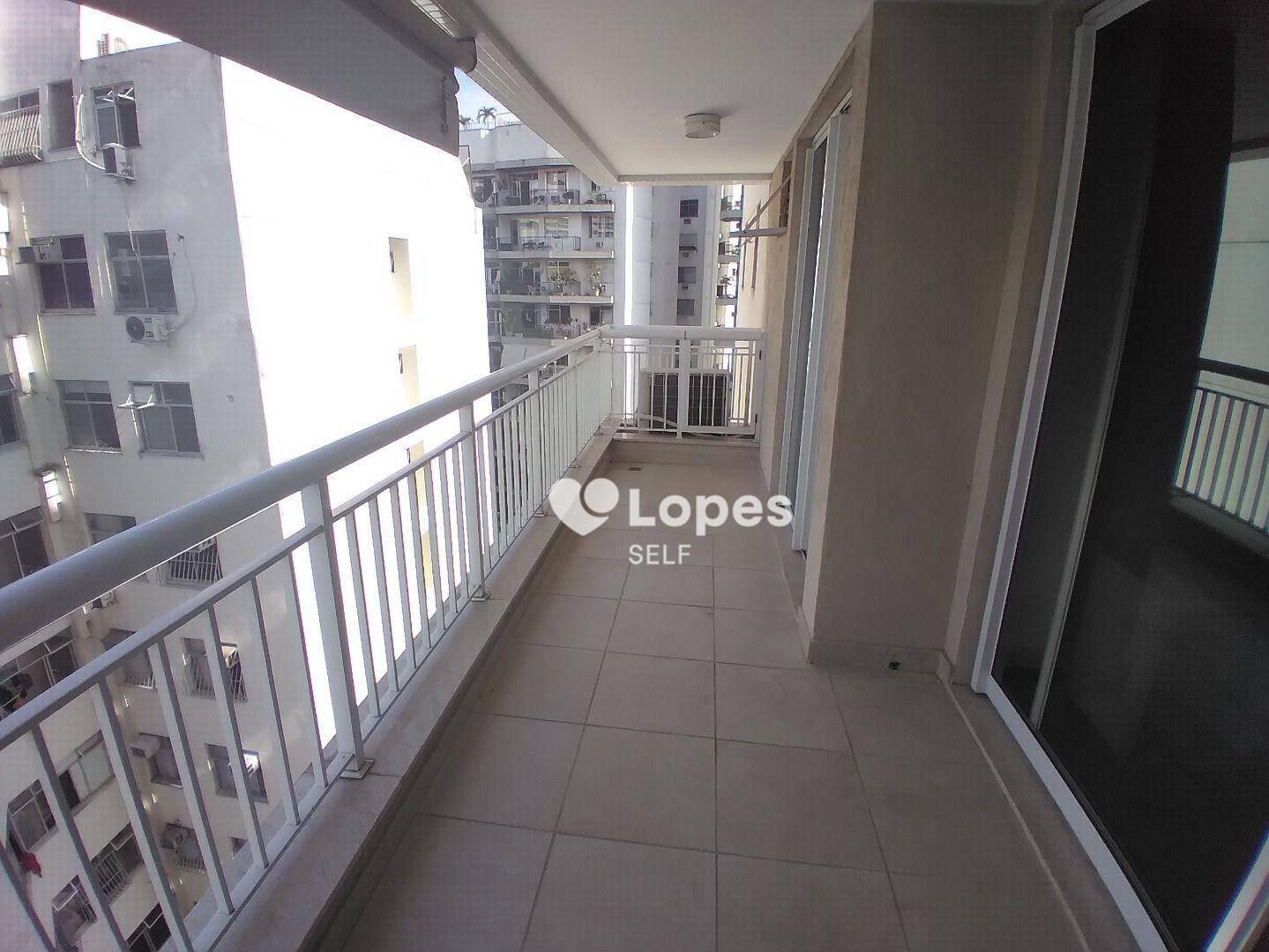 Apartamento à venda com 3 quartos, 130m² - Foto 4