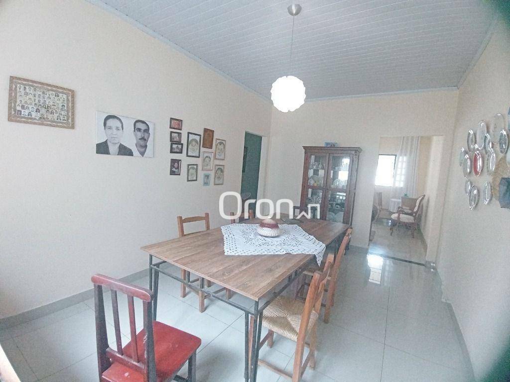 Casa à venda com 3 quartos, 259m² - Foto 4