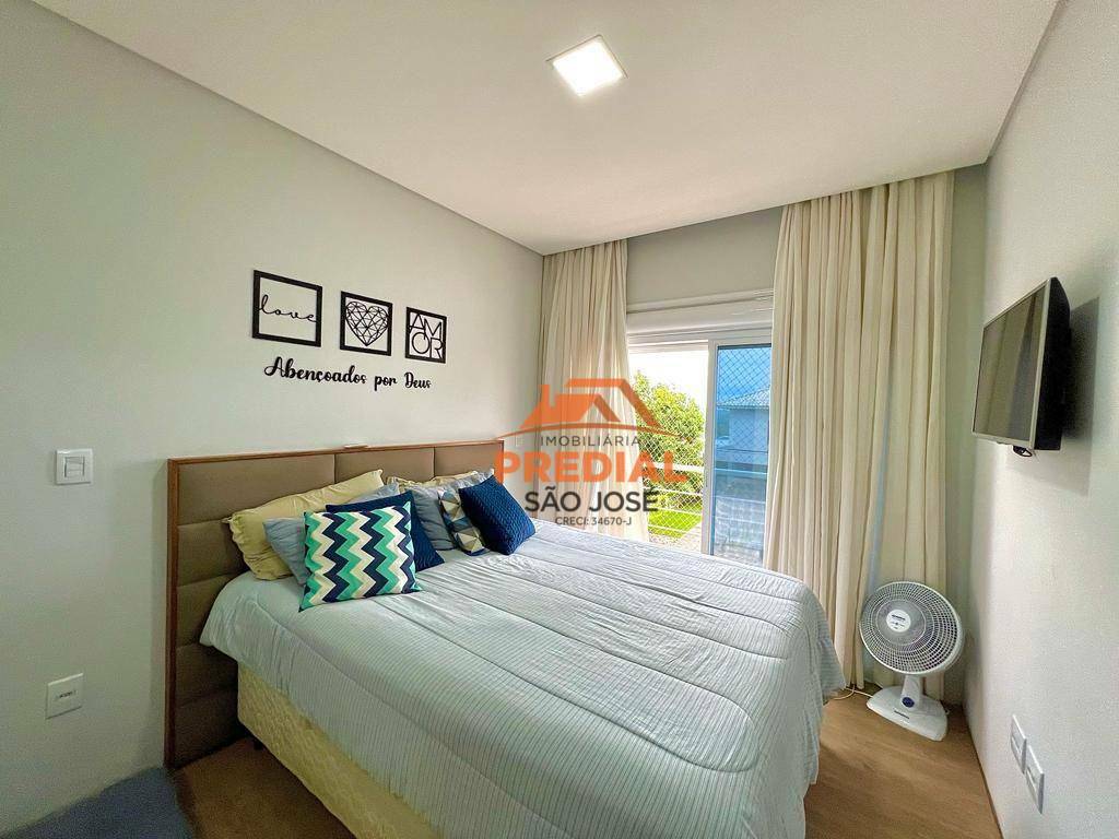 Casa de Condomínio à venda com 4 quartos, 270m² - Foto 19