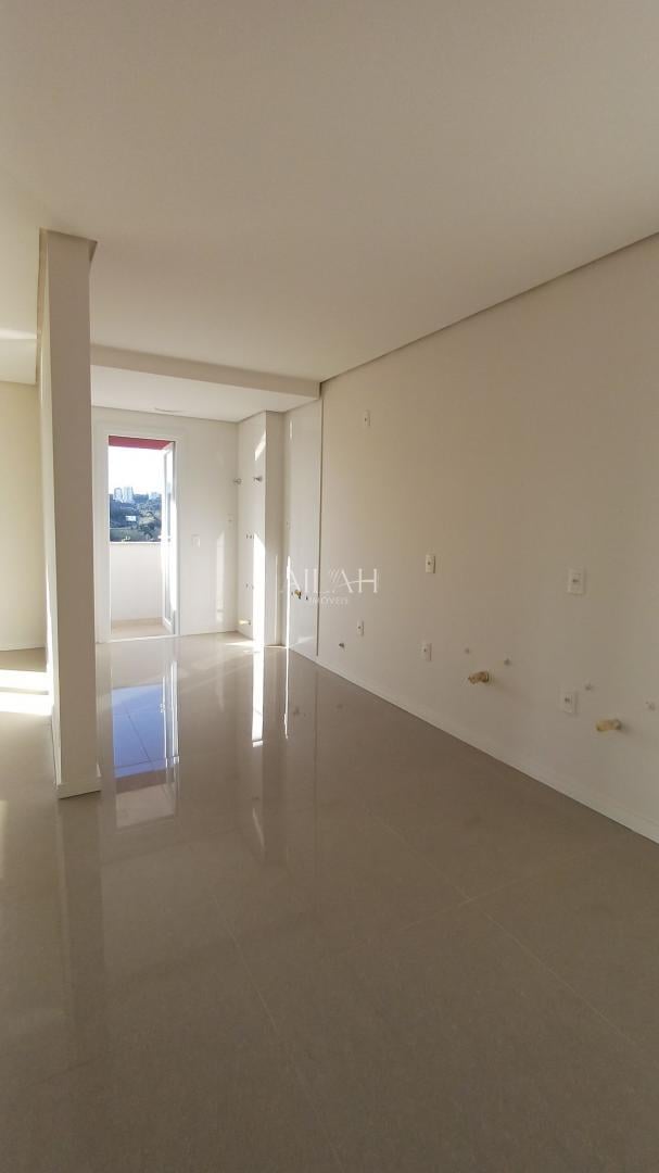 Apartamento à venda com 3 quartos, 123m² - Foto 2