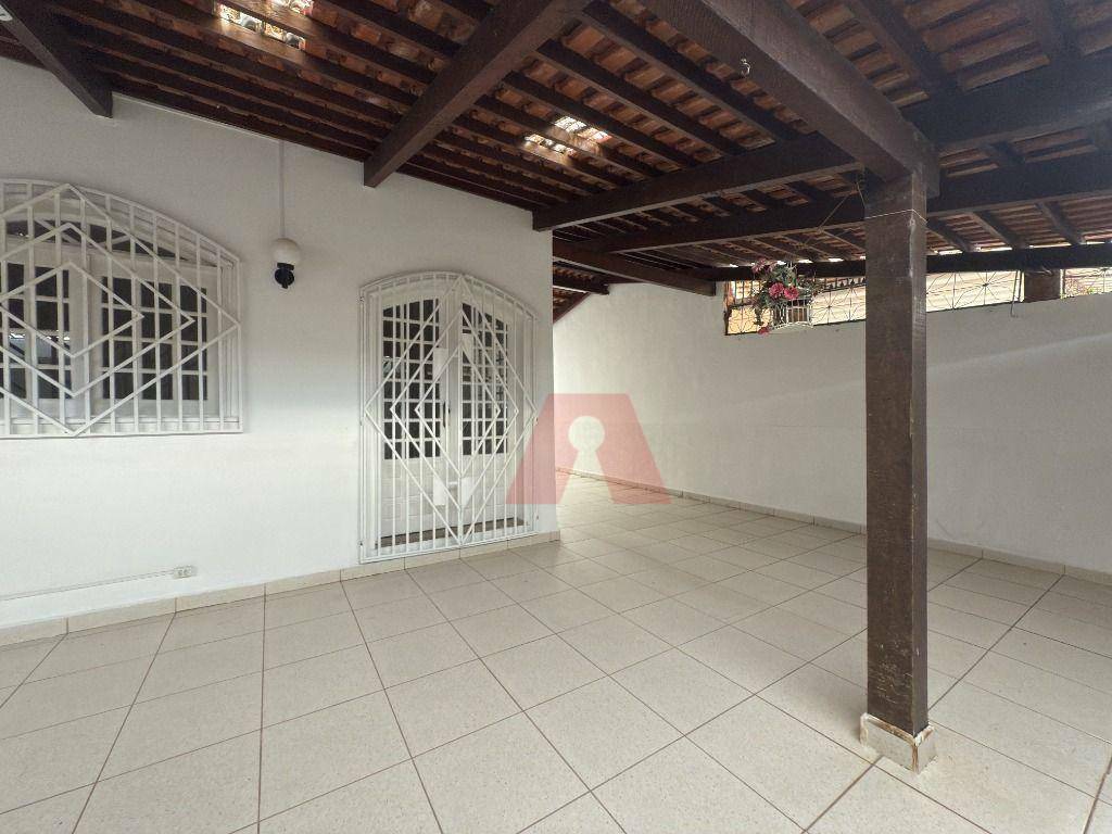 Casa de Condomínio para alugar com 2 quartos, 250m² - Foto 2