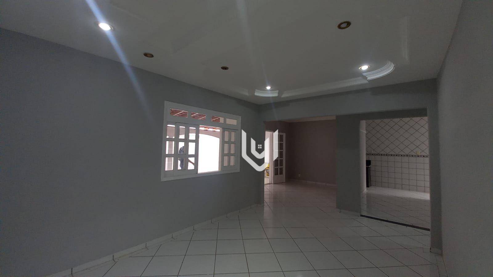 Casa para alugar com 4 quartos, 250M2 - Foto 9