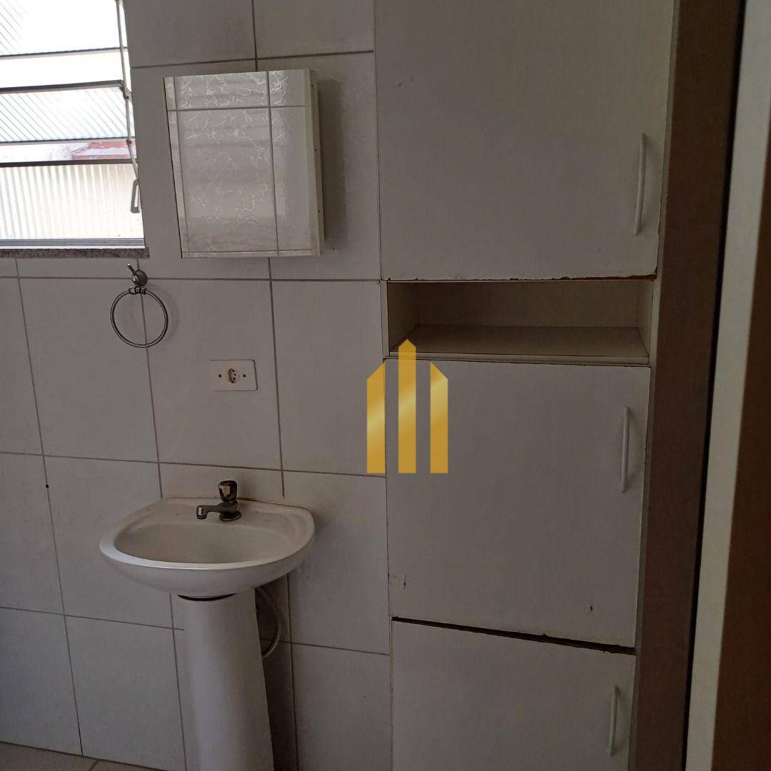 Casa para alugar com 2 quartos, 250m² - Foto 10